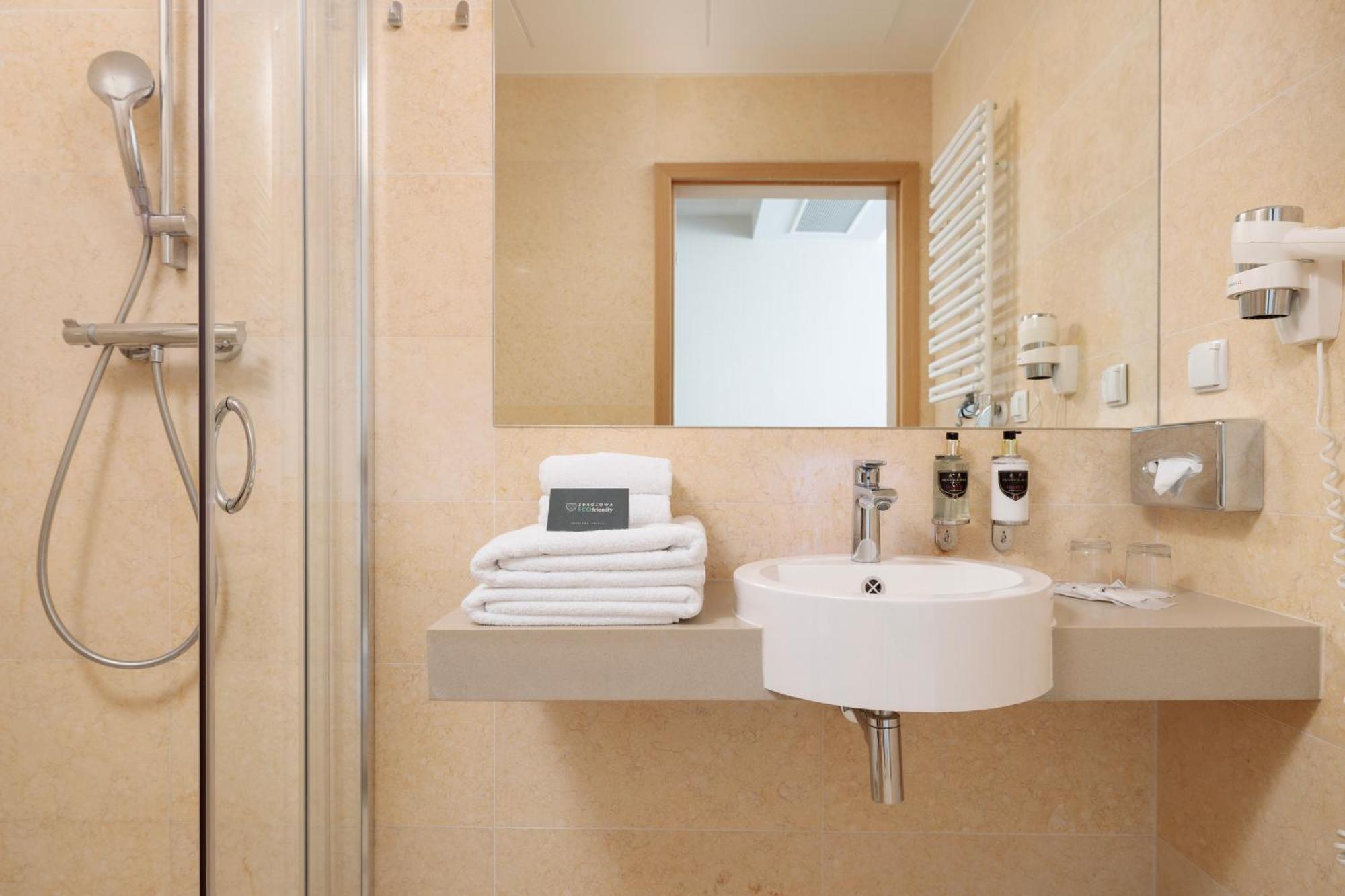 Pokój standardowy od strony morza z rozkładanym fotelem
