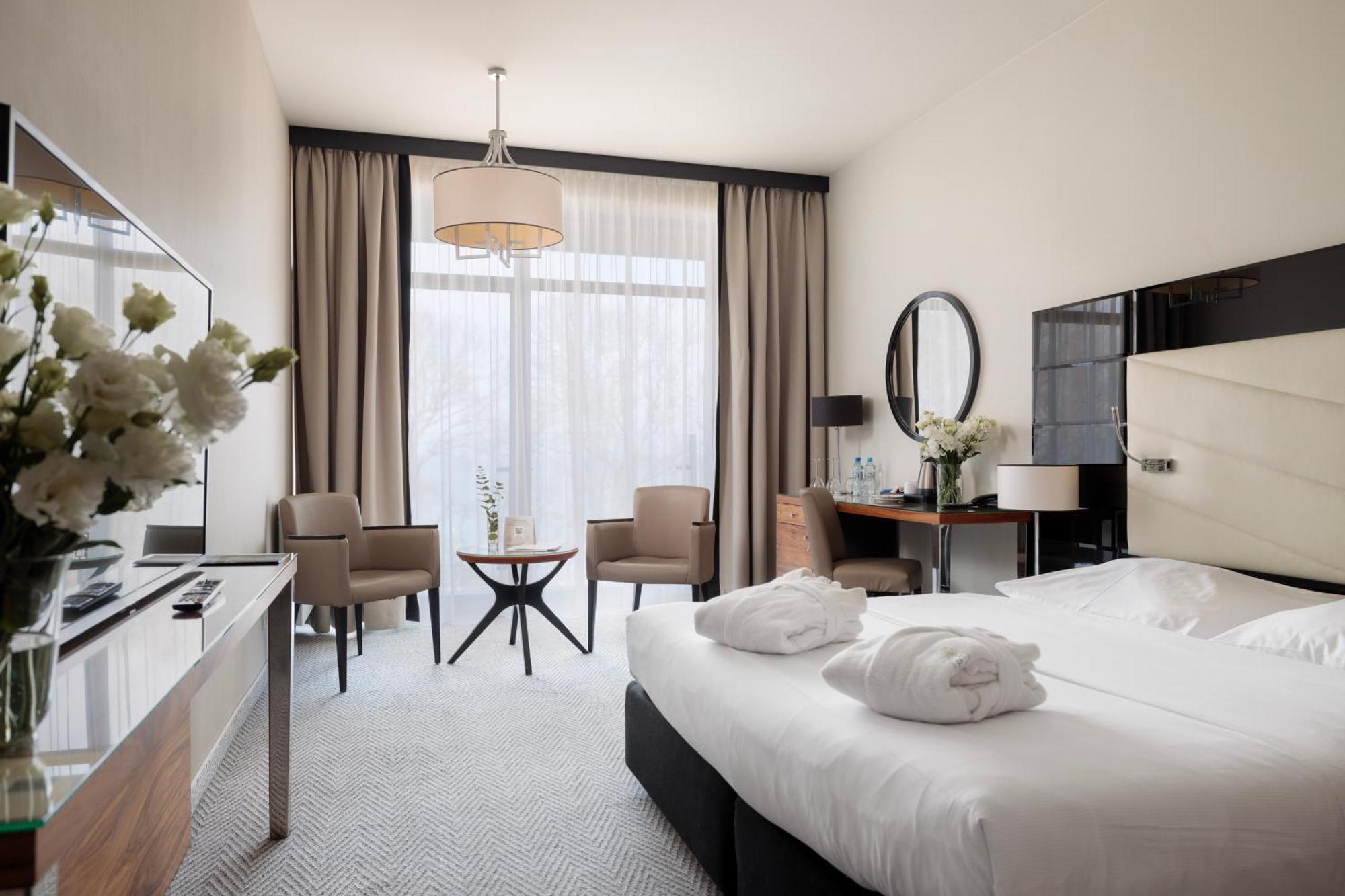 Double or Twin Room Partial Sea View
